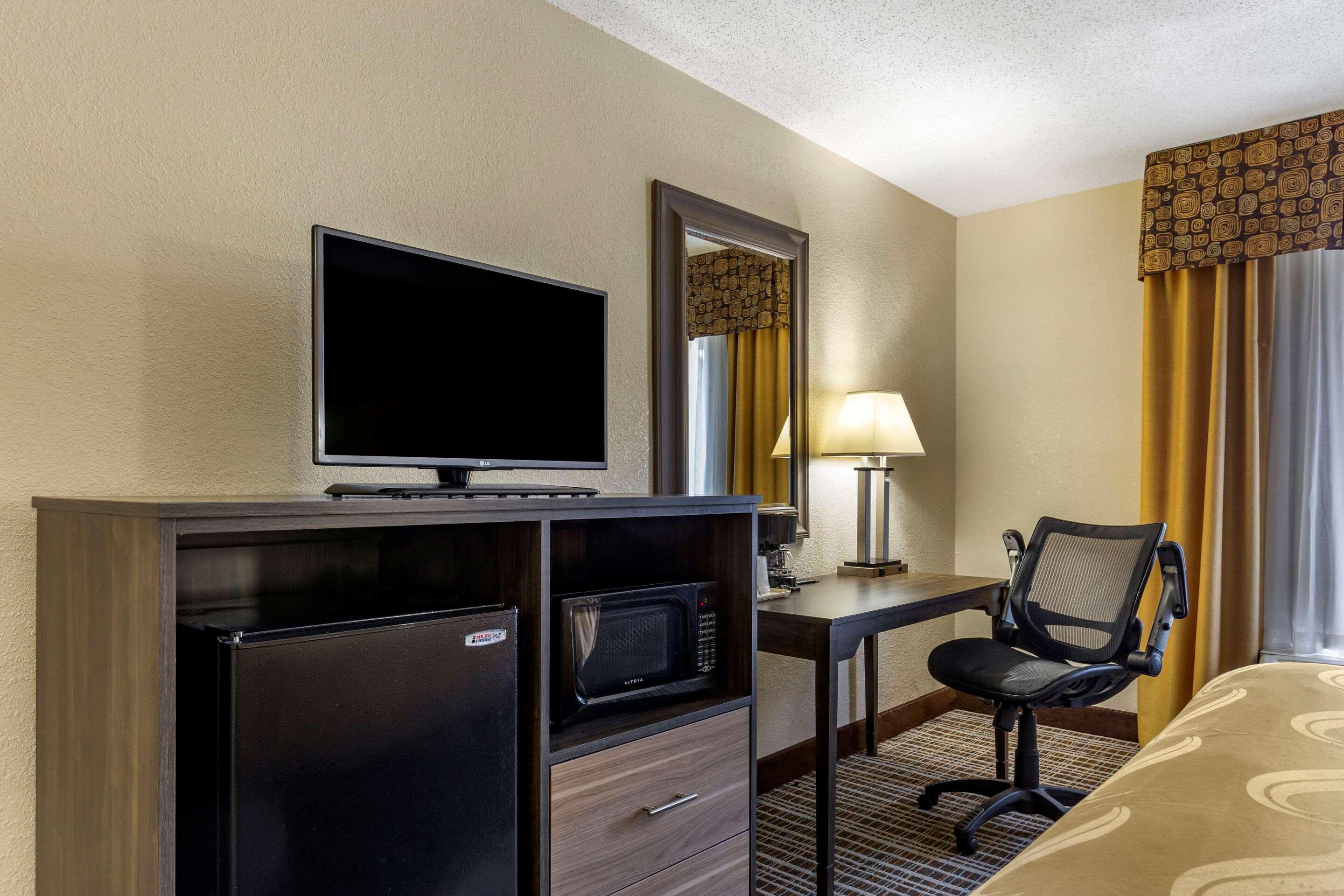 Quality Inn & Suites - Greensboro-High Point Extérieur photo