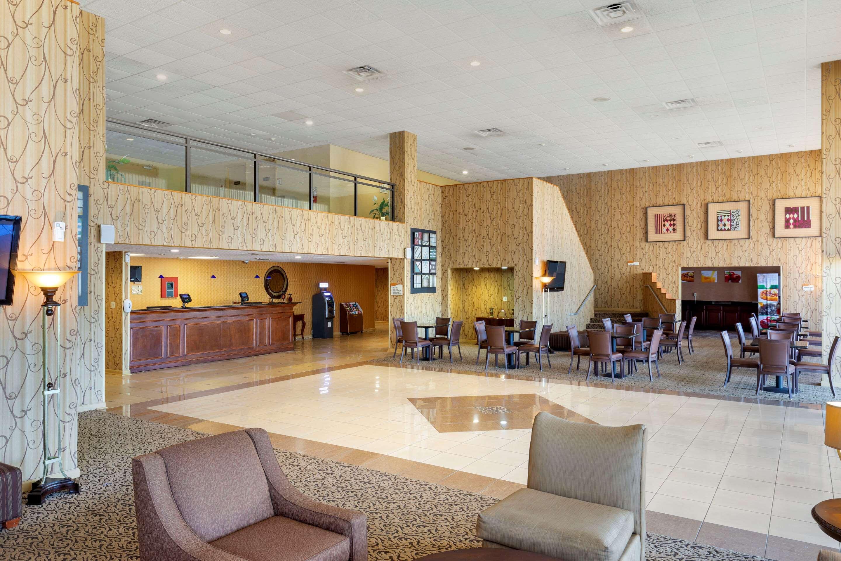 Quality Inn & Suites - Greensboro-High Point Extérieur photo